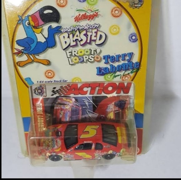 2001 Action Terry Labonte #5 Kellogg 1988 Monte Carlo 1:64 Scale Stock Car - Picture 4 of 4